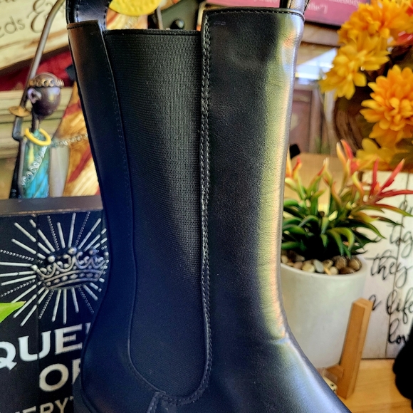 Extreme Chunky Sole Calf High Chelsea Boots - Picture 8 of 10